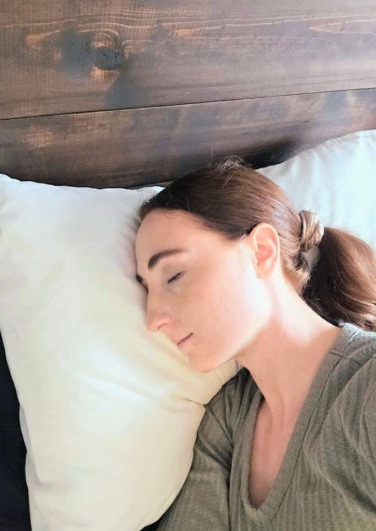 fluffco-pillow-customer